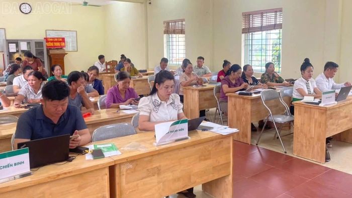 Đại diện các tổ chức hội, đoàn thể nhận ủy thác và Ban quản lý các Tổ tiết kiệm và vay vốn tham dự phiên giao ban tháng 7.