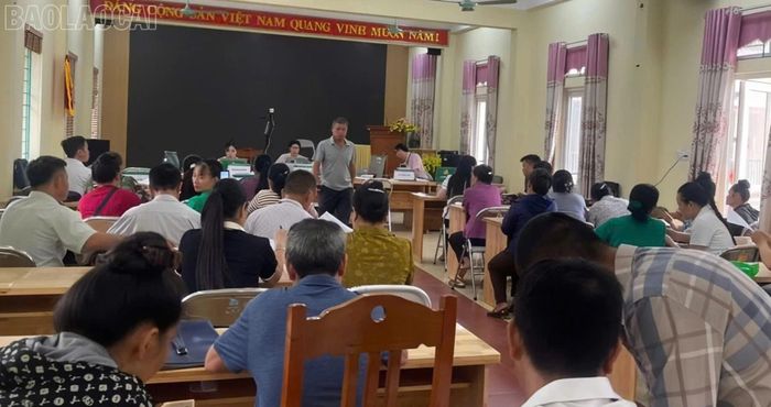 Quang cảnh phiên giao dịch.