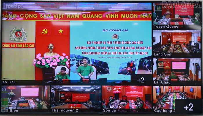 Công an các địa phương tham dự buổi hội ý trực tuyến.