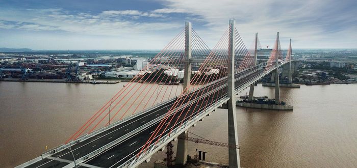 Cây cầu được triển khai xây dựng với kỹ thuật đặc biệt. Ảnh: Báo Dân Việt