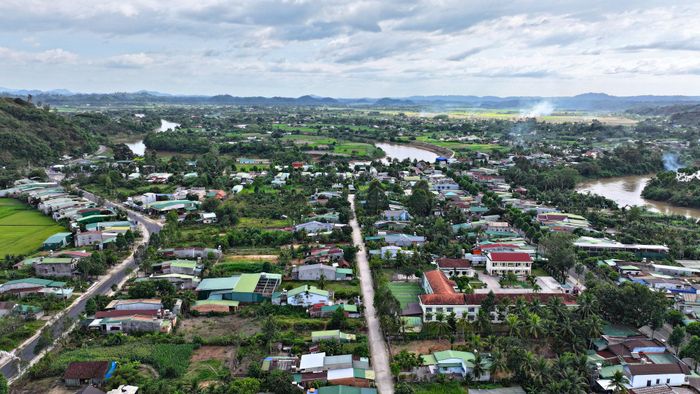 Diện mạo nông thôn Lâm Đồng ngày càng khang trang, sạch, đẹp. Trong ảnh, bộ mặt NTM trên địa bàn xã Cát Tiên