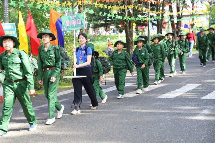 Các "chiến sĩ nhí" lên đường tham gia hành trình trải nghiệm 7 ngày trong môi trường quân đội