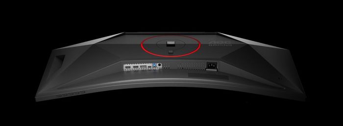 Hệ thống cổng kết nối đa dạng hỗ trợ cả gaming và làm việc.