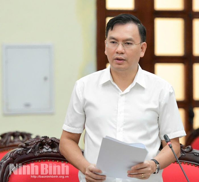Đồng chí Đại tá Cù Quốc Thắng, Ủy viên Ban Thường vụ Tỉnh ủy, Giám đốc Công an tỉnh phát biểu tại hội nghị.