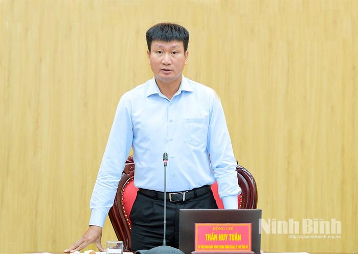 Đồng chí Bí thư Tỉnh ủy Trần Huy Tuấn phát biểu kết luận hội nghị.