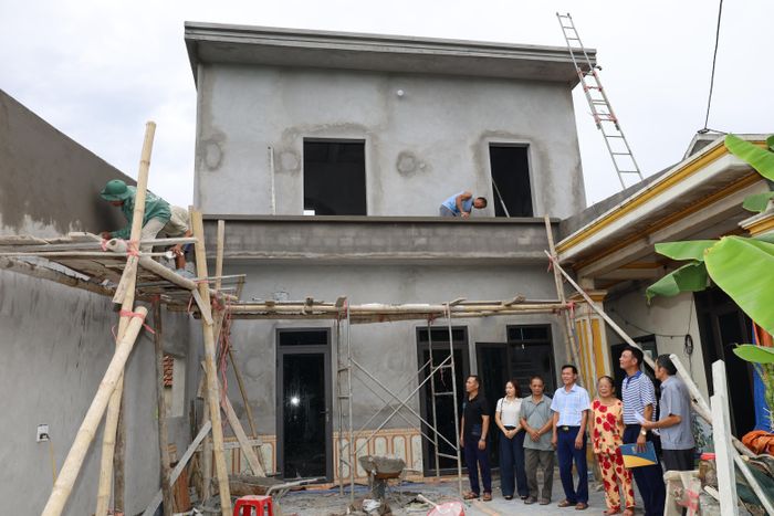 Ngôi nhà của anh Phan Trung Dũng đang trong quá trình hoàn thiện với một phần kinh phí được hỗ trợ từ Quỹ “Vì người nghèo” Trung ương.