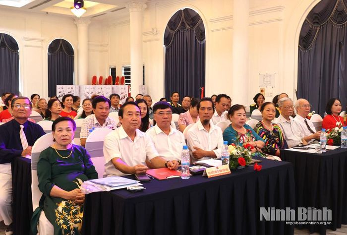Các đại biểu dự hội nghị.