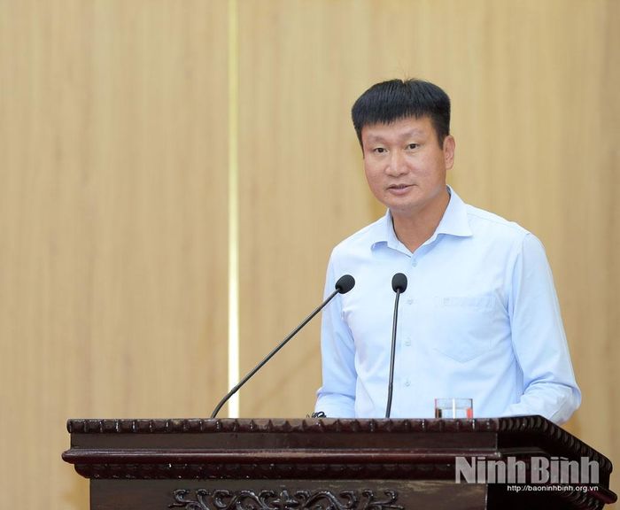 Đồng chí Trần Huy Tuấn, Ủy viên Trung ương Đảng, Bí thư Tỉnh ủy Ninh Bình phát biểu tại hội nghị.