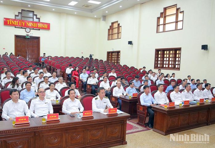 Các đại biểu dự hội nghị.
