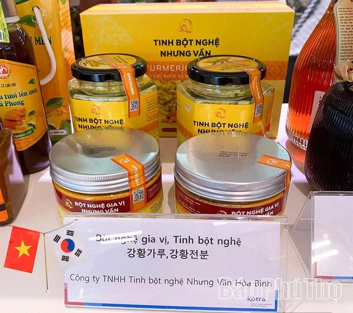 Từ đẩy mạnh quảng bá trên không gian mạng, nhiều sản phẩm nông nghiệp của tỉnh đã có cơ hội xuất ngoại. Sản phẩm tinh bột nghệ của Công ty TNHH Nhưng Vần Hòa Bình tham gia quảng bá, giới thiệu tại Hàn Quốc.