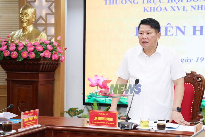 Đồng chí Lò Minh Hùng, Phó Bí thư Thường trực Tỉnh ủy, Chủ tịch HĐND tỉnh chủ trì Phiên họp.