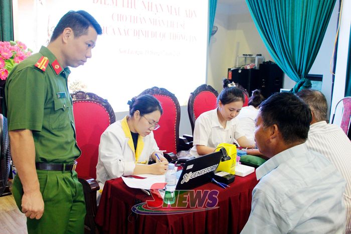 Đơn vị thu mẫu xác thực thông tin lên cơ sở dữ liệu ADN quốc gia cho thân nhân liệt sĩ.