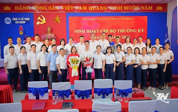 Trong 6 tháng đầu năm 2026, Đảng bộ Công ty CP CNT Group kết nạp 4 đảng viên mới, vượt gấp đôi chỉ tiêu Đảng bộ phường Linh Sơn giao.