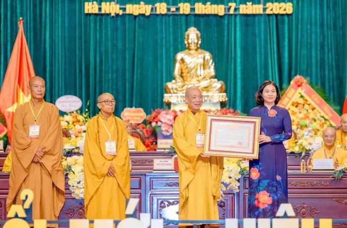 Trao Bằng khen của Thủ tướng Chính phủ đến Hòa thượng Thích Bảo Nghiêm