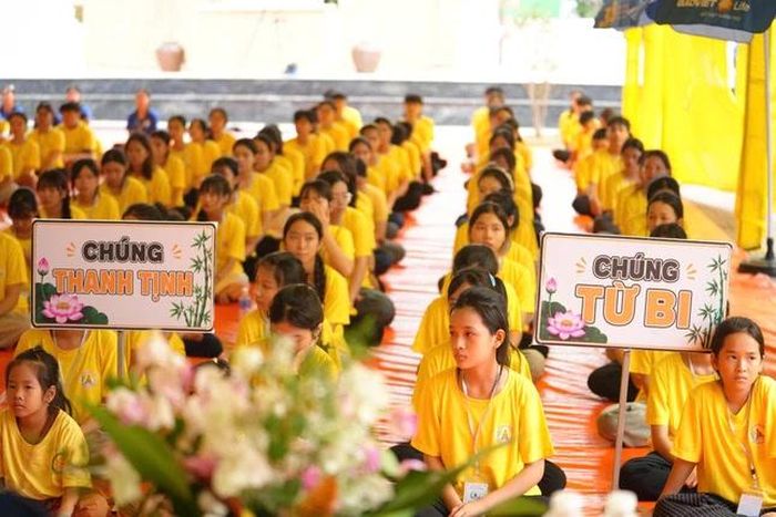 Khóa sinh tham dự khóa tu