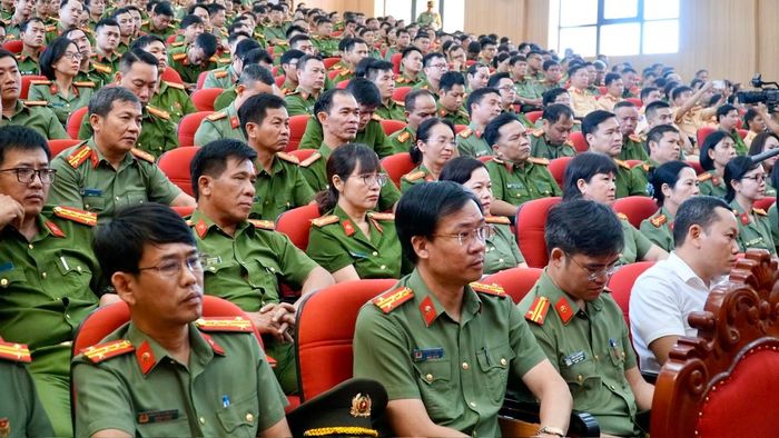 Bộ trưởng Bộ Công an yêu cầu Công an tỉnh chủ động bảo đảm an ninh, đấu tranh quyết liệt với các loại tội phạm và xây dựng xã, phường không tội phạm, không tệ nạn.