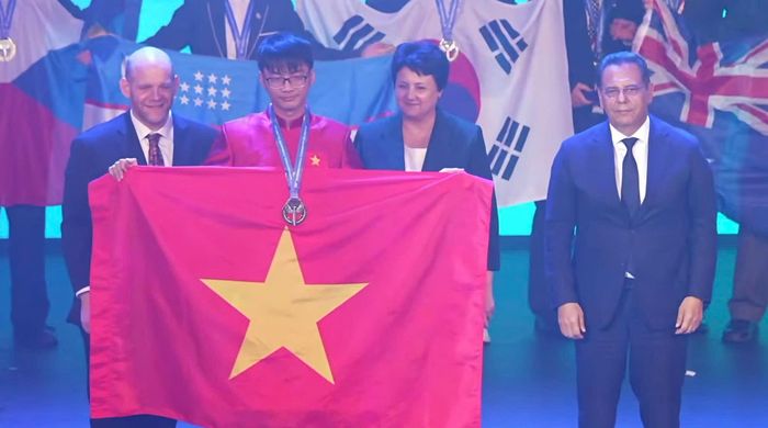 Em Đinh Xuân Phúc, học sinh Trường THPT Chuyên Vĩnh Phúc được trao Huy chương Vàng tại Kỳ thi Olympic Hóa học quốc tế lần thứ 58 (IChO 2026)