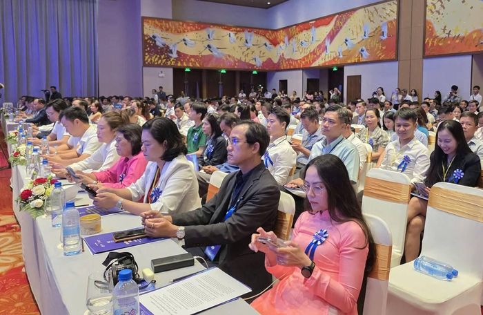 Các đại biểu tham dự tại diễn đàn.