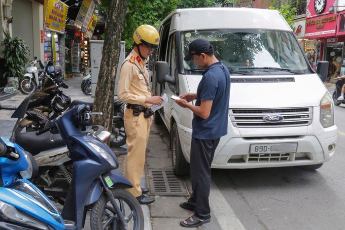 Trường hợp vi phạm trên phố Hàng Bông