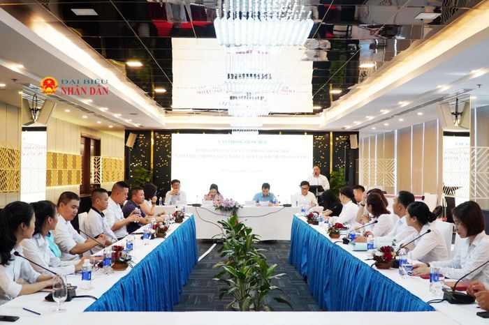 Quang cảnh buổi làm việc