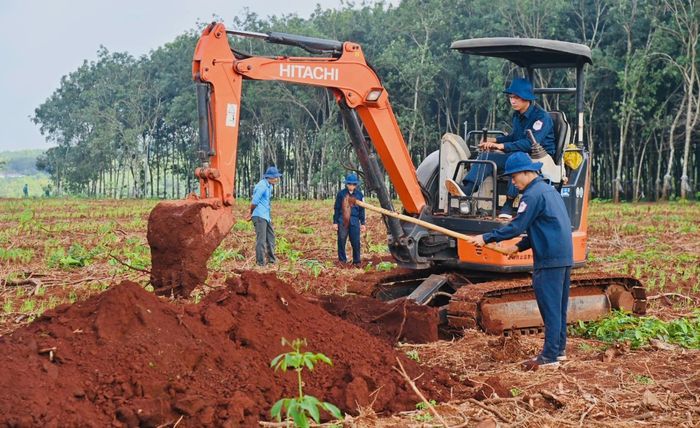 Bộ CHQS TP. Đồng Nai kêu gọi nhân chứng, cựu chiến binh cung cấp thông tin phục vụ quy tập, xác định danh tính liệt sĩ. Ảnh: Văn Chung