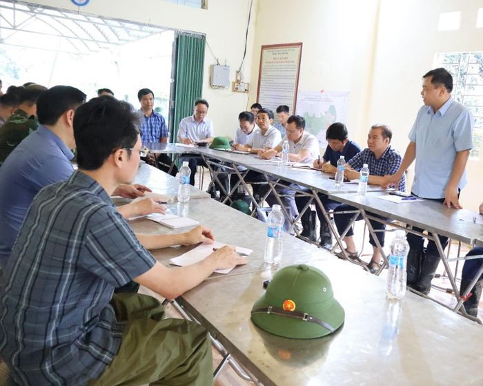 Thứ trưởng Bộ NN&MT Nguyễn Hoàng Hiệp yêu cầu ưu tiên tìm kiếm người mất tích, bảo đảm đời sống người dân và khẩn trương khôi phục các công trình thiết yếu.