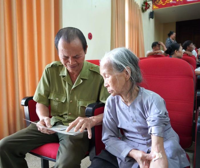 Bao năm qua bà Phan Thị Định, ở phường Hạc Thành vẫn mong ngóng tin người em trai đã hy sinh chưa tìm thấy mộ.