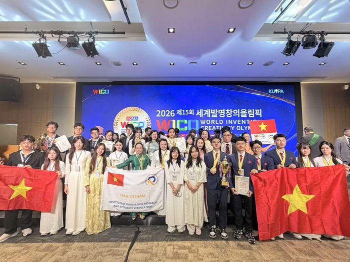 Đội tuyển Việt Nam tại Lễ trao giải.