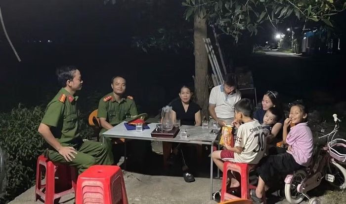 Mô hình "Ánh đèn Công an - Ấm lòng thôn xóm" hiện thực hóa phong trào thi đua "Ba nhất".