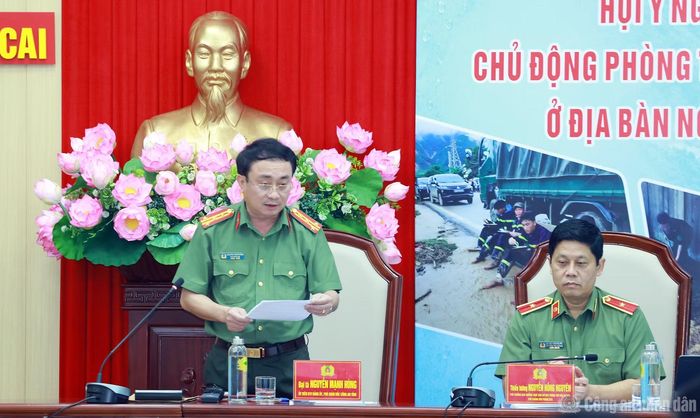 Đại tá Nguyễn Mạnh Hùng, Phó Giám đốc Công an tỉnh Lào Cai, Thủ trưởng Cơ quan PTDS Công an tỉnh, phát biểu tại hội nghị.