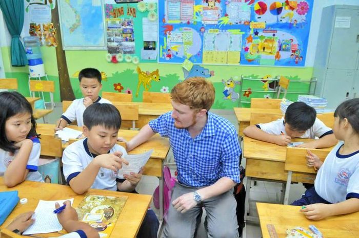 Các trường học được ký hợp đồng làm việc và hợp đồng lao động (bao gồm hợp đồng với giáo viên nước ngoài.
