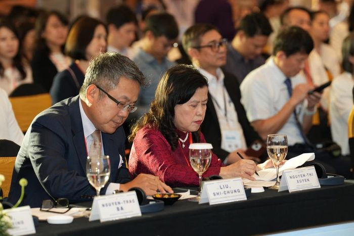 PGS.TS Nguyễn Thị Xuyên, Chủ tịch Tổng hội Y học Việt Nam và các đại biểu tham dự hội thảo.