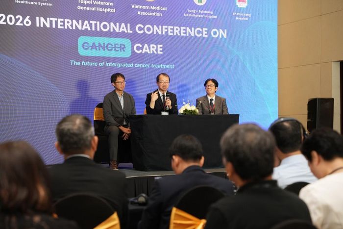 Các chuyên gia chia sẻ tại hội thảo.