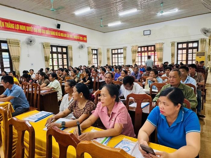 100 hội viên nông dân, thành viên hợp tác xã, tổ hợp tác và tổ Hội Nông dân nghề nghiệp tham gia lớp tập huấn.