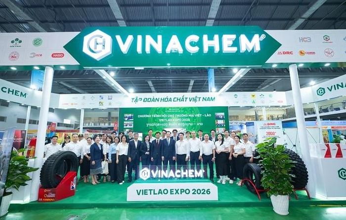Khu gian hàng của các đơn vị Vinachem tại hội chợ.
