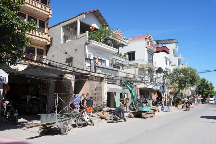 Theo thiết kế được phê duyệt, tuyến đường có tổng chiều dài hơn 3,8km, gồm: Tuyến chính dài trên 3,37km, kết nối từ đường Ngọc Hồi đến đê Hữu Hồng; Tuyến nhánh dài hơn 435m tại khu vực nút giao ngã ba Đông Mỹ.