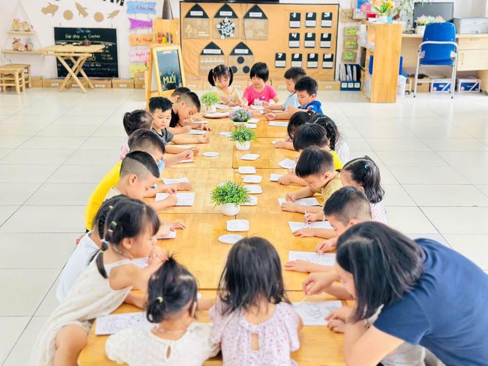 Đồ chơi và học liệu sử dụng trong cơ sở giáo dục mầm non phải bảo đảm tính thẩm mỹ và sự phù hợp. Ảnh: MNĐS