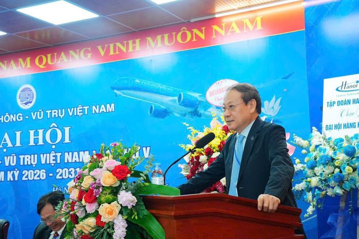 Thiếu tướng Hoàng Văn Lai, Ủy viên ban Chấp hành Hội hàng không vũ trụ Việt Nam phát biểu tại Đại hội. Ảnh: Tuyết Nhung