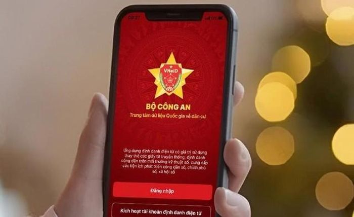 Tài khoản VNeID hoạt động như một "ví giấy tờ điện tử" cá nhân, cho phép công dân thay thế mọi giấy tờ trong các thủ tục hành chính và giao dịch. Ảnh minh họa: TL