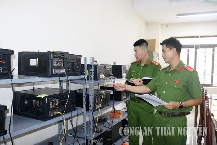 Cơ quan Công an thu giữ tài liệu, thiết bị liên quan.