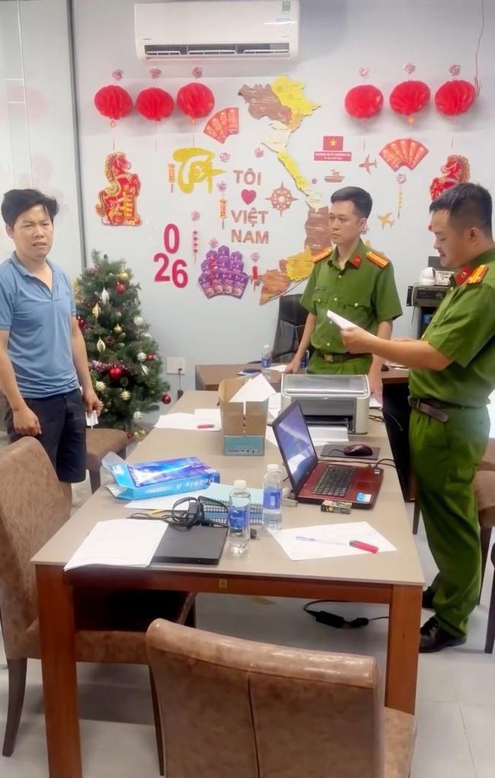 Lực lượng công an khám xét trụ sở làm việc của các đối tượng tại phường Hòa Khánh, Đà Nẵng - (ảnh CATN).
