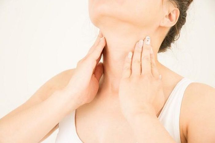 Theo thời gian, quá trình sản xuất collagen và elastin trong cơ thể giảm dần, khiến da mất đi độ đàn hồi và săn chắc.
