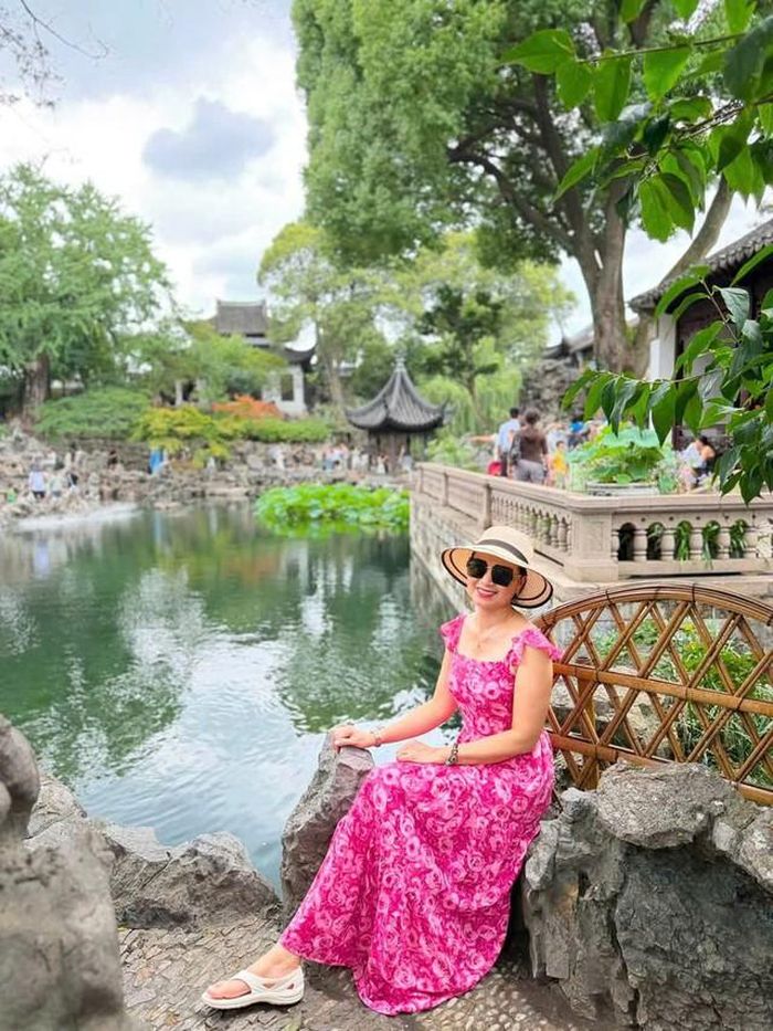 NSƯT Linh Huệ chia sẻ khoảnh khắc thảnh thơi, bình yên sau chuyến đi nghỉ ngơi. Nữ nghệ sĩ gạo cội của sân khấu miền Bắc gây ấn tượng với vẻ ngoài ngày càng tươi trẻ, rạng rỡ và cuộc sống viên mãn.
