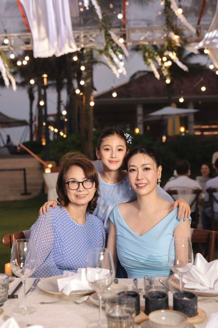Cô bé Viann được mẹ nuôi dưỡng trong điều kiện tốt nhất.