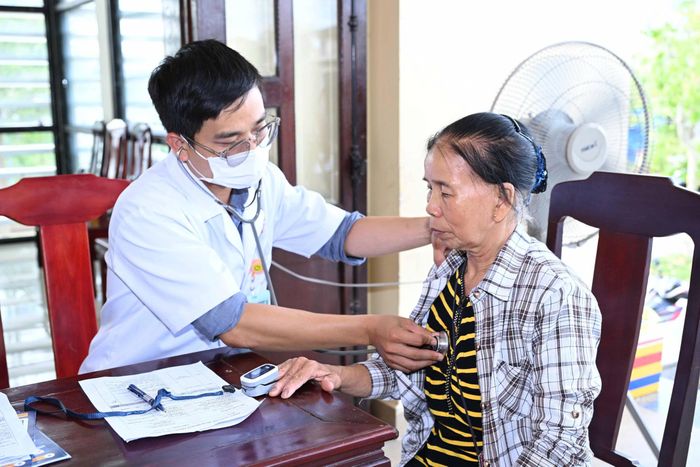 Qua thăm khám, ghi nhận chủ yếu các bệnh không lây nhiễm phổ biến như tăng huyết áp, đái tháo đường, hen phế quản, bệnh phổi tắc nghẽn mạn tính.