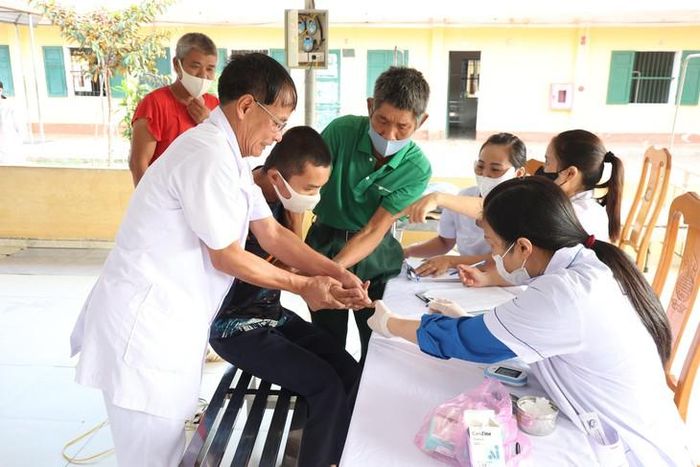 Do đối tượng khám bệnh đặc thù nên công tác thăm khám đòi hỏi sự chuẩn bị kỹ lưỡng và kiên trì từ các y bác sĩ cùng cán bộ trung tâm.