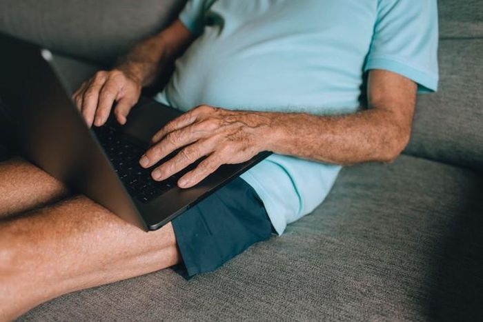 Tiến sĩ Ezekiel Emanuel đưa ra một lời khuyên ngược với số đông là không nên nghỉ hưu hoàn toàn khi bước sang tuổi xế chiều. Ảnh minh họa: Helena Lopes/Pexels