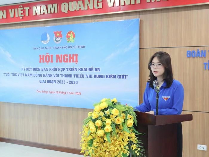 Đồng chí Nguyễn Thị Hương Nhung, Ủy viên Ban Chấp hành Trung ương Đoàn, Phó Chủ tịch Ủy ban MTTQ Việt Nam tỉnh Cao Bằng, Bí thư Tỉnh Đoàn, Chủ tịch Hội Liên hiệp Thanh niên Việt Nam tỉnh Cao Bằng phát biểu tại hội nghị.