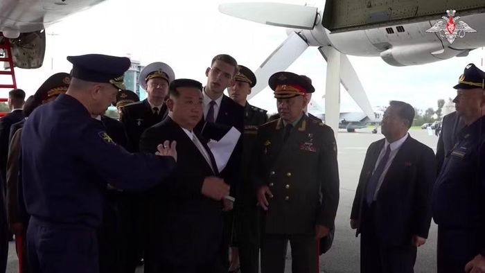 Ngoài ra biến thể tiêm kích MiG-31I Ishim thuộc hệ thống phòng không Nga lần đầu tiên được giới thiệu vào tháng 9/2023, trong chuyến thăm Vladivostok của Chủ tịch Triều Tiên Kim Jong-un. Điểm khác biệt được nêu so với MiG-31K cơ bản là khả năng "tự động" tiếp cận điểm phóng tên lửa. Không có sự thay đổi về hình dáng giữa MiG-31K và MiG-31I, vì vậy nên gọi chung chúng là MiG-31K/I, nhiều khả năng đây vẫn chỉ là một loại máy bay cũ mà thôi.