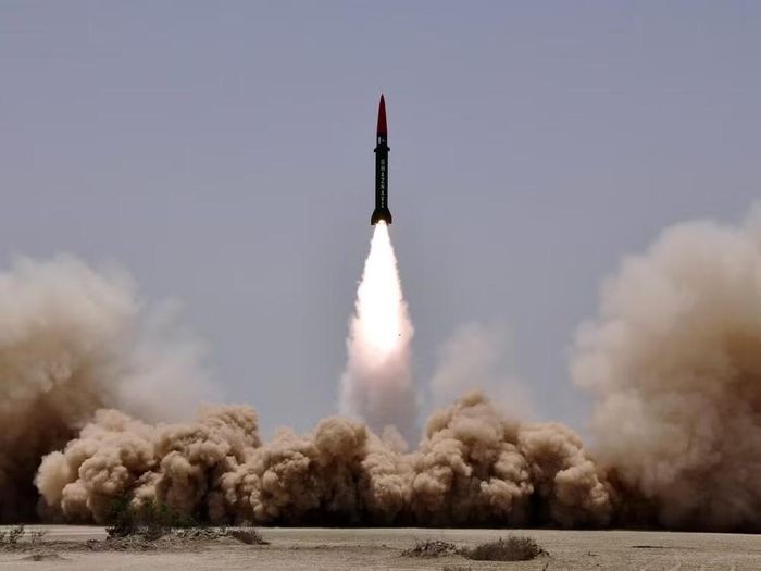 Riyadh thậm chí được cho là đã có thỏa thuận với Pakistan, trong đó Islamabad sẽ giao cho đối tác đầu đạn hạt nhân để lắp vào tên lửa đạn đạo DF-3 trong trường hợp cấp thiết.